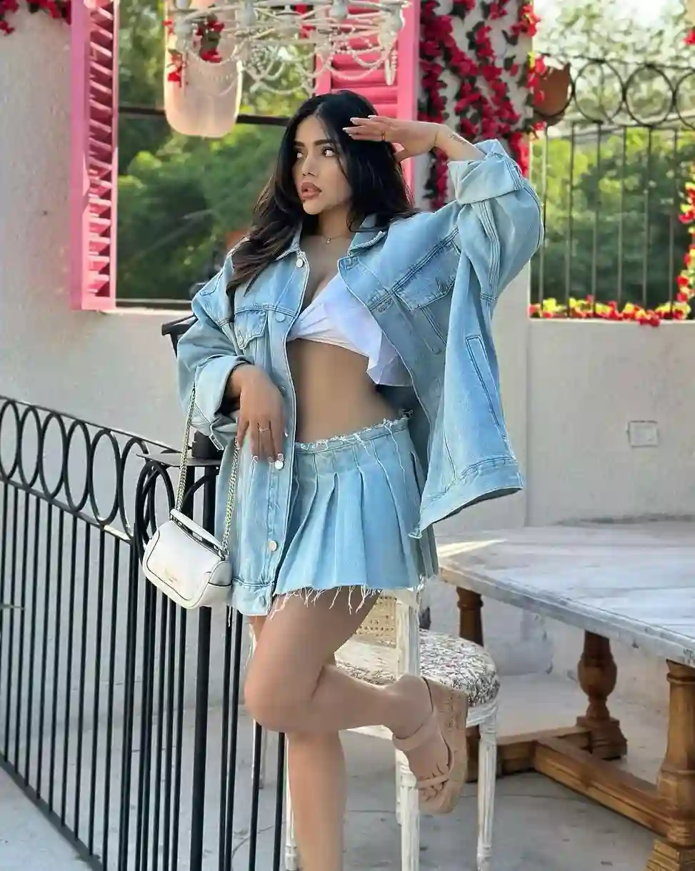 Devika patel angelic gorgeous pretty looks ahmedabad escorts girl