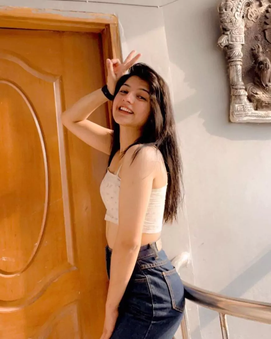 isha chauhan royal class female top high class models call girl ahmedabad