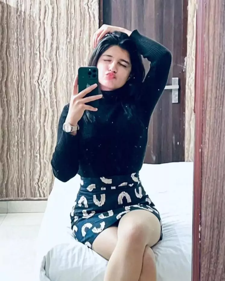 isha chauhan the hottest girls offer you a relaxing and hot massage