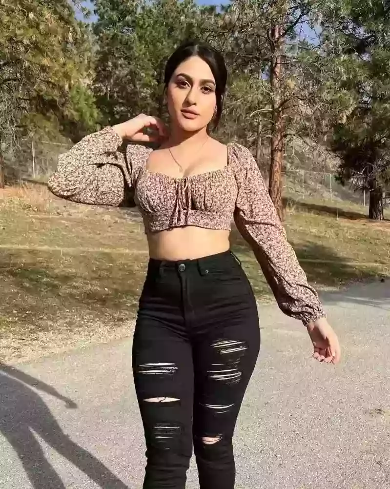 Muskan arora independent girl offering opportunity sensual pleasures extremely meets