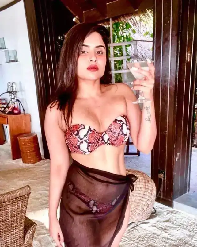 Parul dhawan ahmedabad escorts offering gorgeous genuine young hot girl