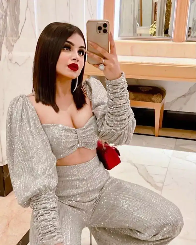 Parul dhawan beauty special call girls perfect selection service ahmedabad