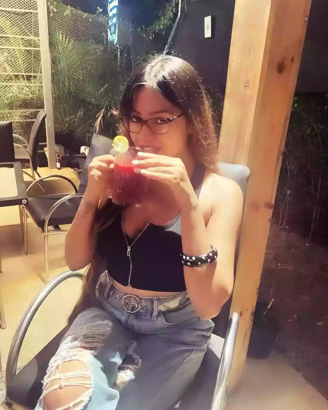 simran kaur coffee eating hot sexy escorts girl sohanisharma