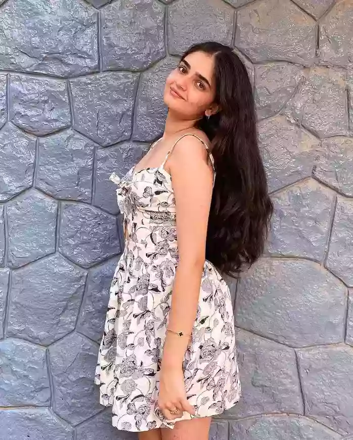 Vasundhra garg look like sunny leone hot call girl