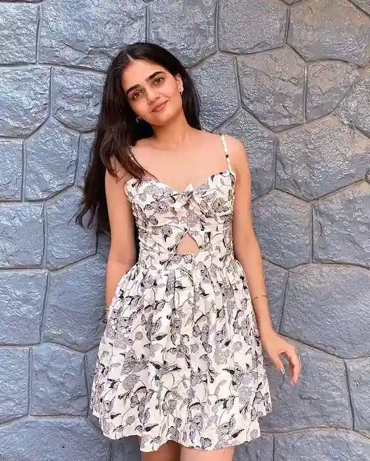 Vasundhra garg sexy ahmedabad escort very cuteness overloaded girl