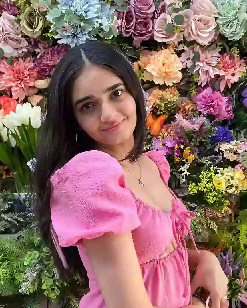 Vasundhra garg sexy figger girl call girl ahmedabad