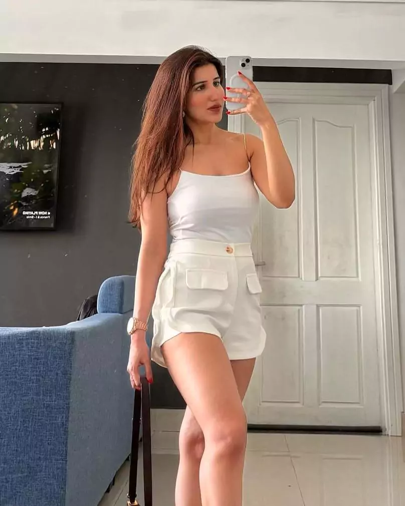 simran arora outcall escort service premium hyderabad provide best romantic pleasures